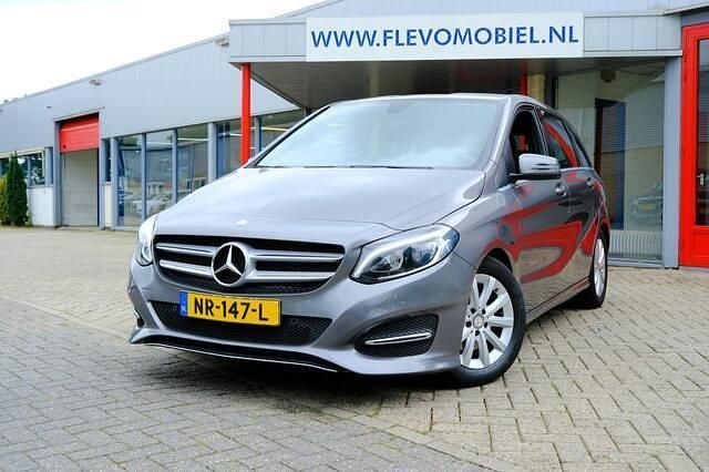 Grijs Gebruikt 2017 Mercedes B180 Business MPV | € 14.450 (Goede deal) - Afbeelding 1/4