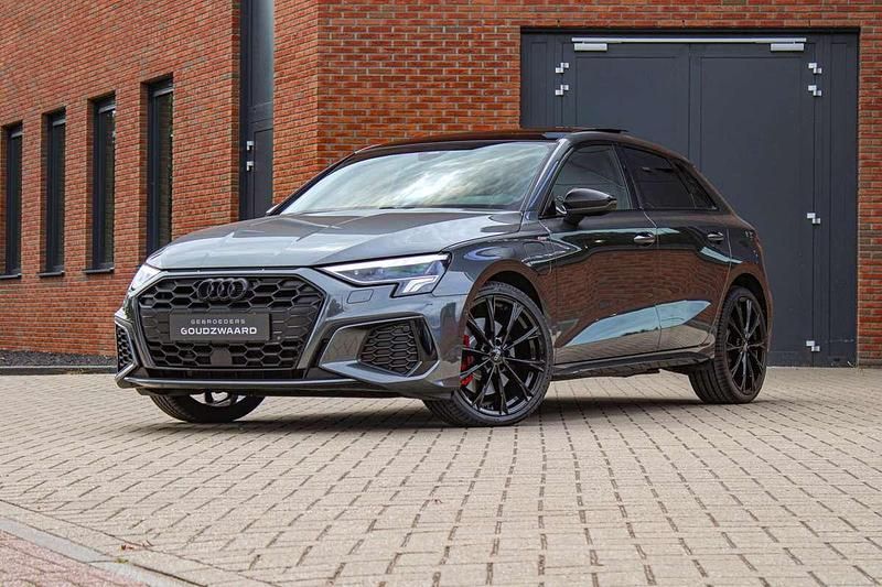 Grijs Gebruikt 2022 Audi A3 Sportback e-tron Competition Hatchback | € 37.950 (Eerlijke prijs) - Afbeelding 1/4