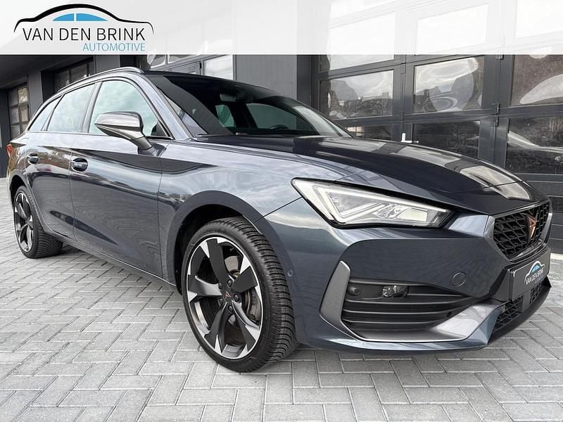 Grijs Gebruikt 2022 Cupra Leon Stationwagen | € 24.450 (Goede deal) - Afbeelding 1/4