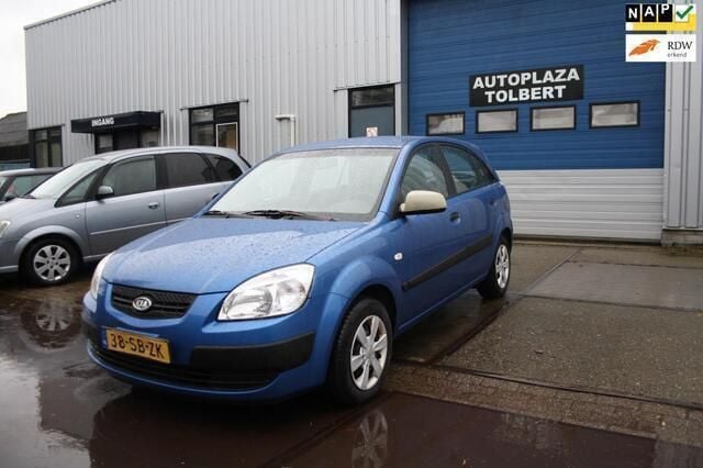 Blauw Gebruikt 2005 Kia Rio Hatchback | € 750 (Eerlijke prijs) - Afbeelding 1/4