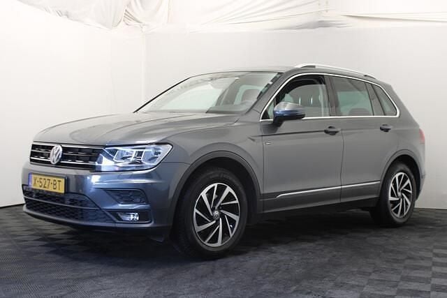 Grijs Occasion 2019 VW Tiguan Comfortline SUV | € 21.999 (Goede deal) - Afbeelding 1/4
