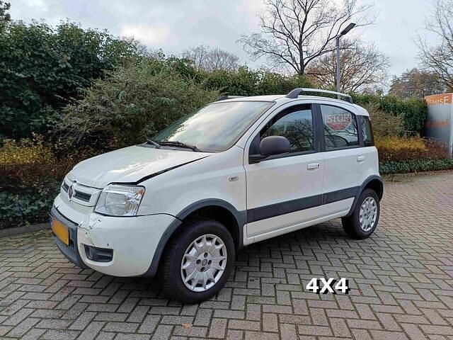 Wit Gebruikt 2010 Fiat Panda 4x4 Climbing Hatchback | € 2.750 - Afbeelding 1/4