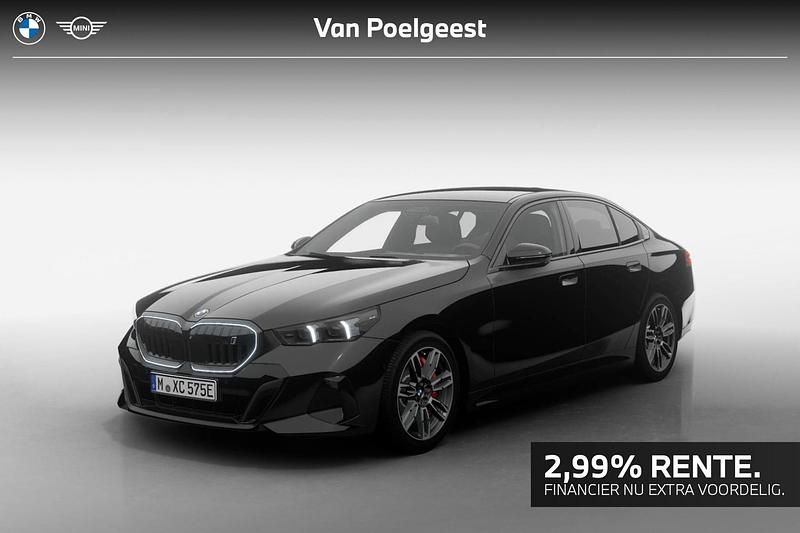 Saphirschwarz metallic (475) (zwart metallic) Nieuw 2025 BMW i5 M Sport Sedan | € 86.993 - Afbeelding 1/4