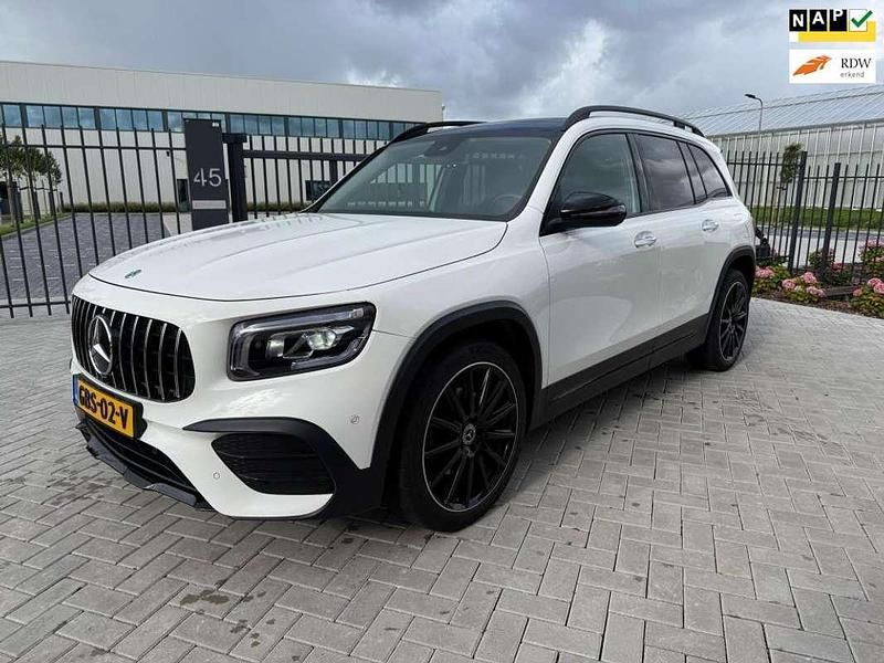 Wit Gebruikt 2022 Mercedes GLB250 Premium Plus SUV | € 41.950 - Afbeelding 1/4