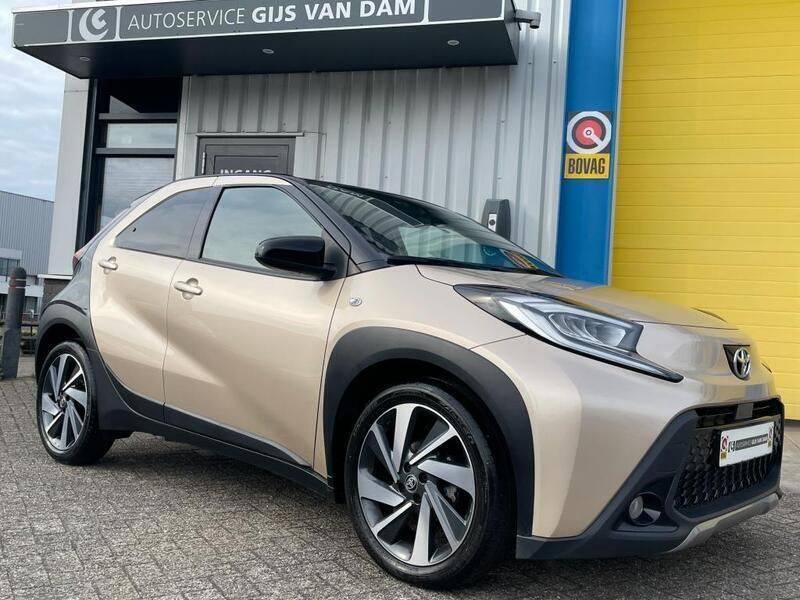 Bruin Gebruikt 2022 Toyota Aygo Envy Hatchback | € 18.250 (Eerlijke prijs) - Afbeelding 1/4