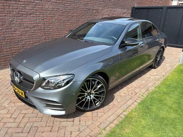 Grijs, metallic lak Gebruikt 2018 Mercedes E450 AMG Sedan | € 43.950 - Afbeelding 1/4