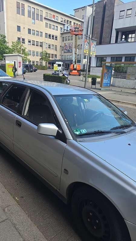 Zilver Gebruikt 2003 Volvo V40 Stationwagen | € 1.000 (Eerlijke prijs) - Afbeelding 1/4