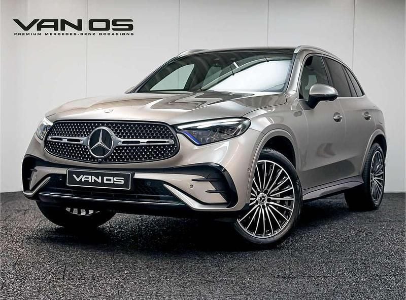 Zilver Gebruikt 2024 Mercedes GLC300e AMG line SUV | € 77.995 - Afbeelding 1/4