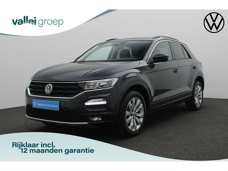 Grijs Gebruikt 2019 VW T-Roc Style SUV | € 21.950 (Eerlijke prijs) - Afbeelding 1/4