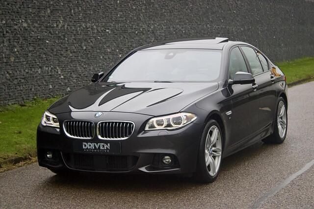 Grijs Occasion 2014 BMW 520 M Sport Sedan | € 18.990 (Eerlijke prijs) - Afbeelding 1/4
