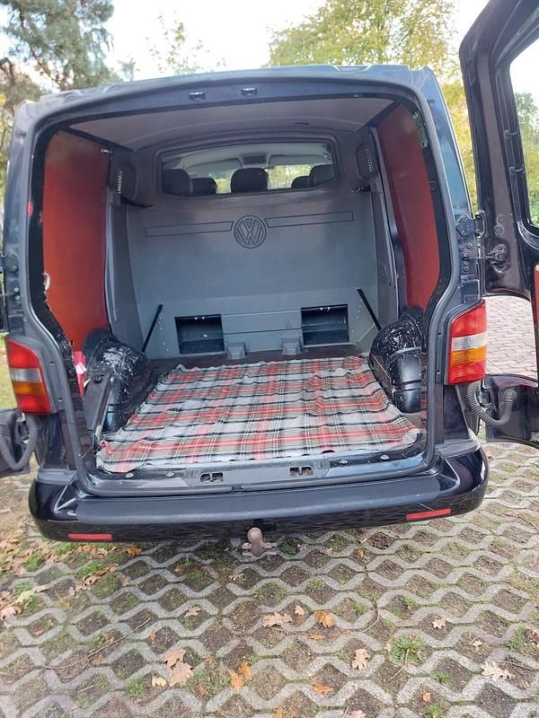 Zwart (metallic) Gebruikt 2004 VW T5 Van | € 5.750 - Afbeelding 1/4