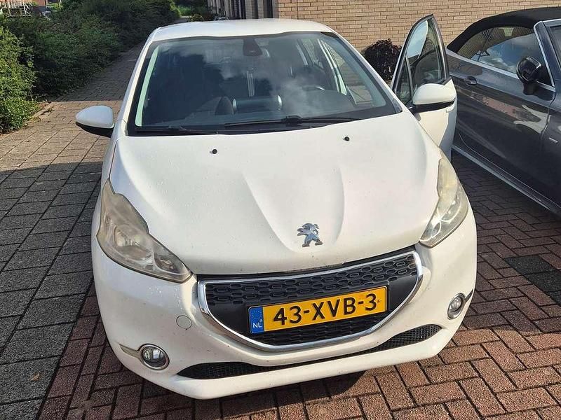 Wit Gebruikt 2012 Peugeot 208 Hatchback | € 2.650 (Iets duurder) - Afbeelding 1/4