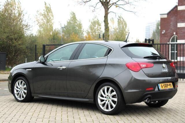 Occasion Alfa Romeo Giulietta Distinctive 170 PK (125 kW) 2013 Grijs Hatchback