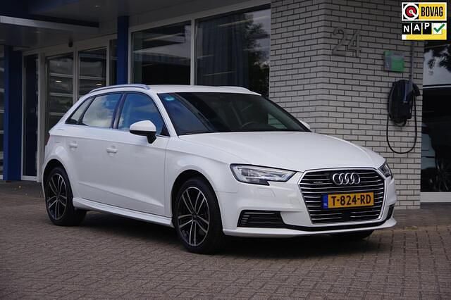 Wit Gebruikt 2020 Audi A3 Sportback Sport Hatchback | € 21.400 (Super prijs) - Afbeelding 1/4