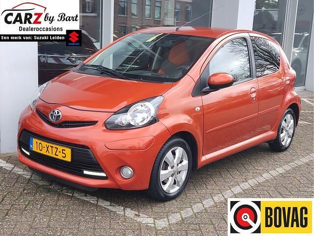 Occasion Toyota Aygo 68 PK (50 kW) 2012 Oranje (metallic) Hatchback