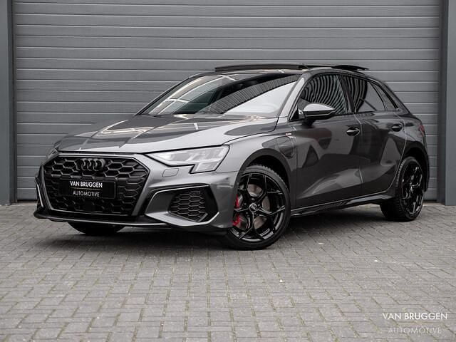 Grijs Gebruikt 2022 Audi A3 Sportback S-Line Hatchback | € 36.990 (Duur) - Afbeelding 1/3