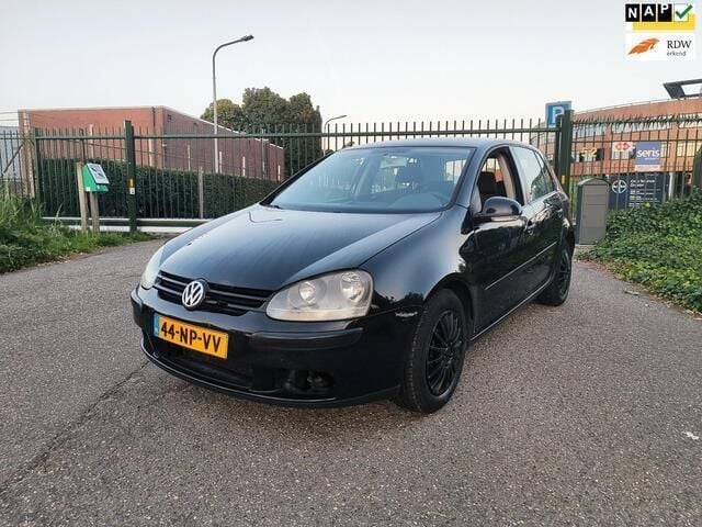 Zwart Gebruikt 2004 VW Golf IV Trendline Hatchback | € 1.399 (Eerlijke prijs) - Afbeelding 1/4