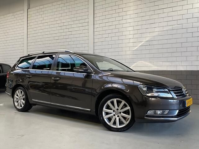 Bruin Gebruikt 2012 VW Passat Comfortline Stationwagen | € 7.950 (Eerlijke prijs) - Afbeelding 1/4