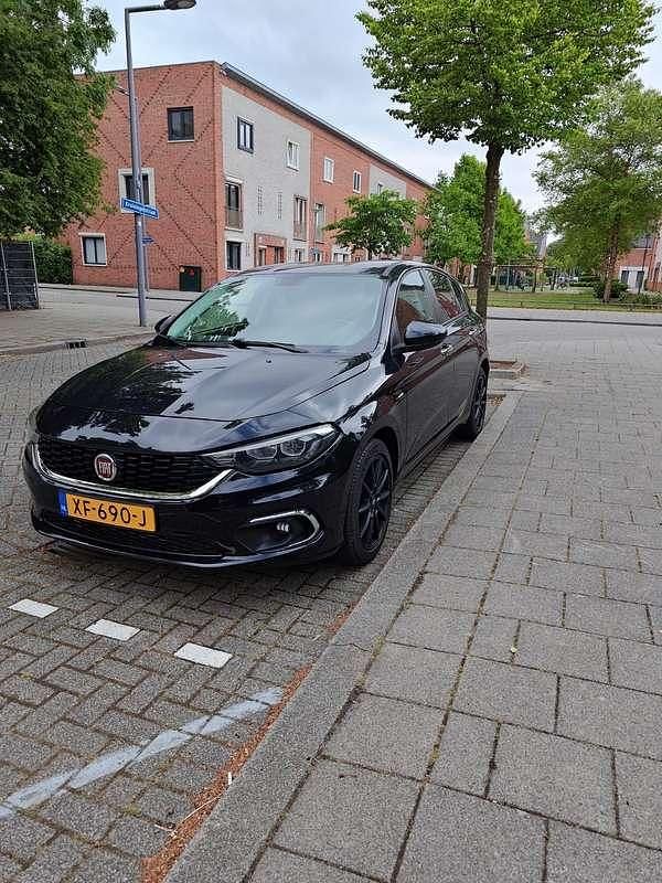 Zwart Gebruikt 2017 Fiat Tipo MPV | € 9.000 (Eerlijke prijs) - Afbeelding 1/4