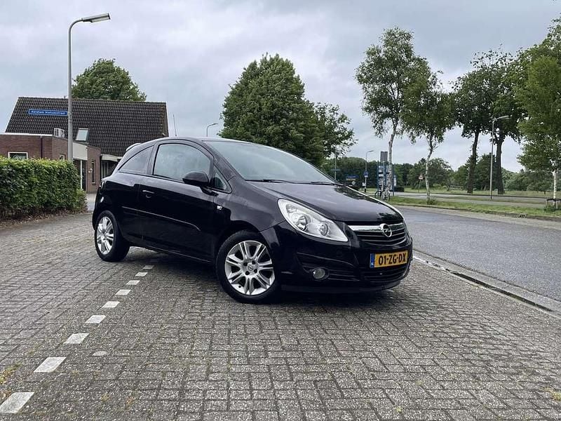 Zwart Gebruikt 2008 Opel Corsa Cosmo MPV | € 1.750 (Eerlijke prijs) - Afbeelding 1/4