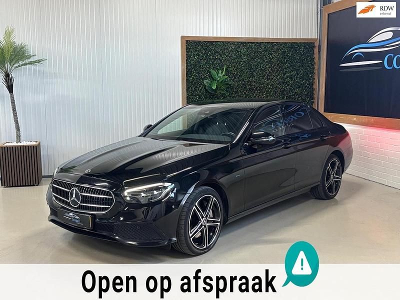 Zwart Gebruikt 2020 Mercedes E300 Business Sedan | € 33.995 - Afbeelding 1/4