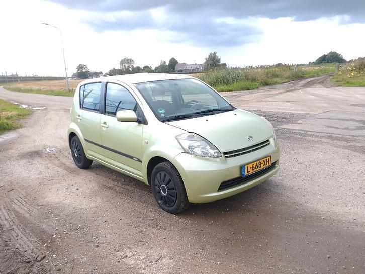Occasion Daihatsu Sirion 69 PK (50 kW) 2006 Groen Hatchback