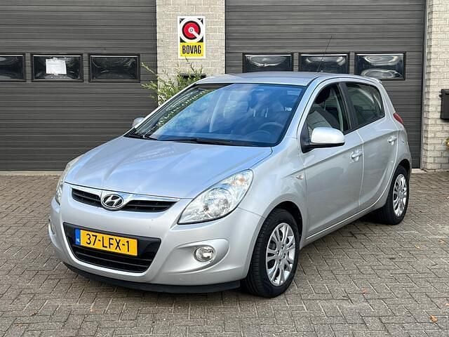 Grijs Gebruikt 2010 Hyundai i20 Hatchback | € 2.995 (Eerlijke prijs) - Afbeelding 1/4