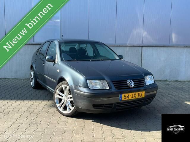 Blauw Gebruikt 2002 VW Bora Sportline Sedan | € 750 (Eerlijke prijs) - Afbeelding 1/4