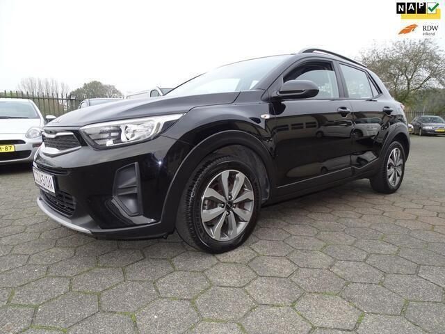 Zwart Gebruikt 2022 Kia Stonic Urban SUV | € 15.950 (Eerlijke prijs) - Afbeelding 1/4