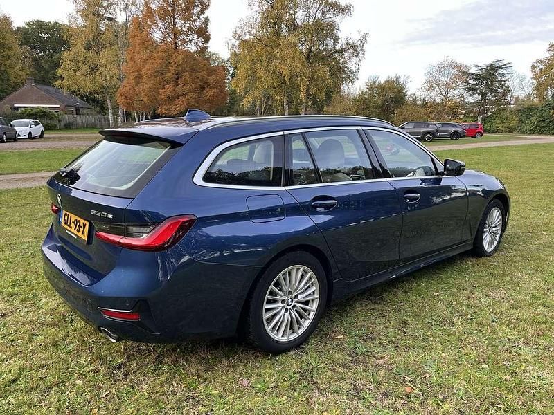 Occasion BMW 330e Luxury Line 184 PK (135 kW) 2021 Blauw Stationwagen