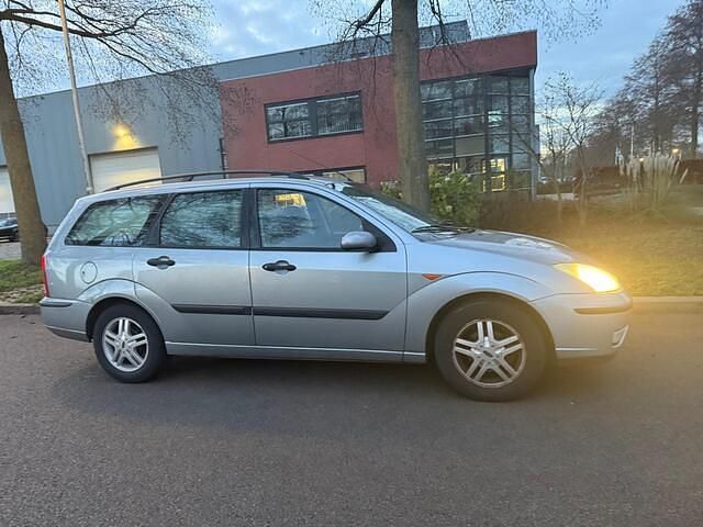 Occasion Ford Focus Trend 101 PK (74 kW) 2003 Grijs (metallic) Stationwagen