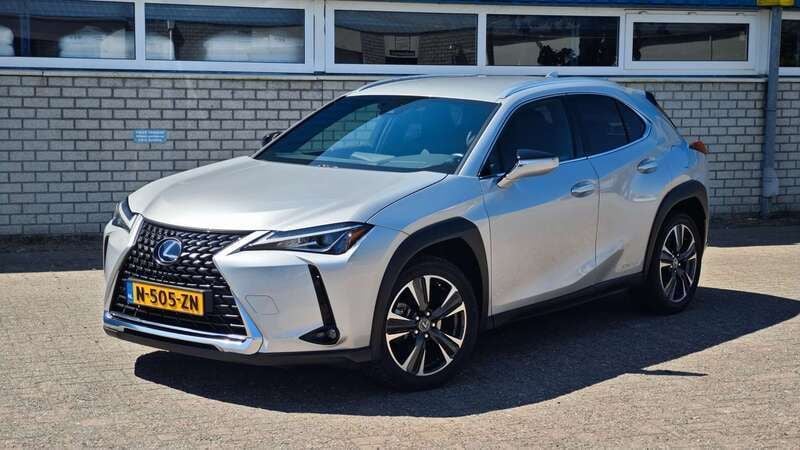 Zilver Gebruikt 2019 Lexus UX 250h Luxury Line SUV | € 27.950 (Eerlijke prijs) - Afbeelding 1/4