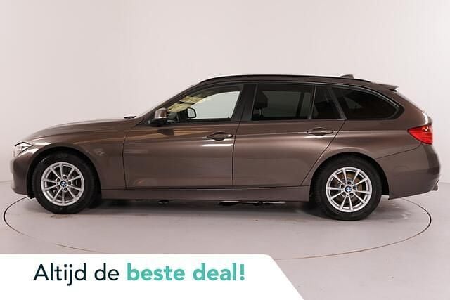 Bruin Gebruikt 2015 BMW 318 Executive Stationwagen | € 8.250 (Goede deal) - Afbeelding 1/4