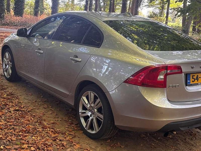 Grijs Occasion 2010 Volvo S60 Sedan | € 6.300 (Eerlijke prijs) - Afbeelding 1/4