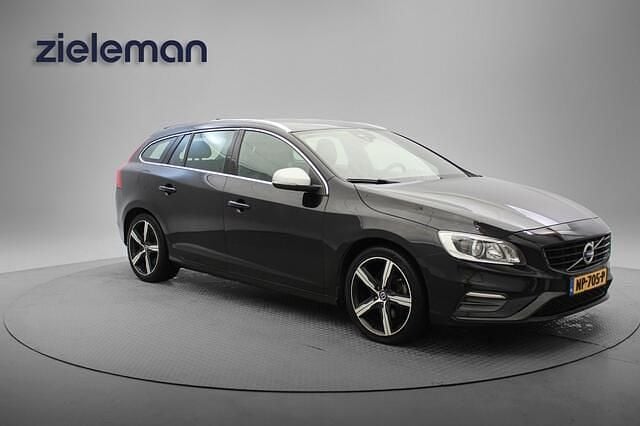 Zwart (metallic) Occasion 2017 Volvo V60 R-Design Stationwagen | € 13.845 (Goede deal) - Afbeelding 1/4