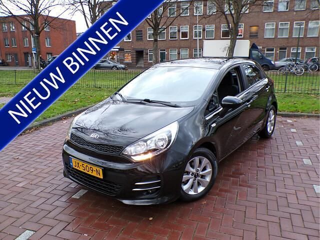 Zwart Occasion 2016 Kia Rio Hatchback | € 8.344 (Eerlijke prijs) - Afbeelding 1/4