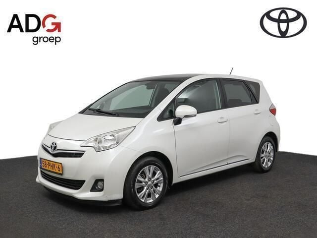 Wit Gebruikt 2011 Toyota Verso-S MPV | € 10.950 (Eerlijke prijs) - Afbeelding 1/4