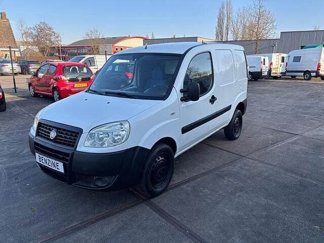Wit Occasion 2009 Fiat Doblò Basis MPV | € 4.950 (Iets duurder) - Afbeelding 1/4