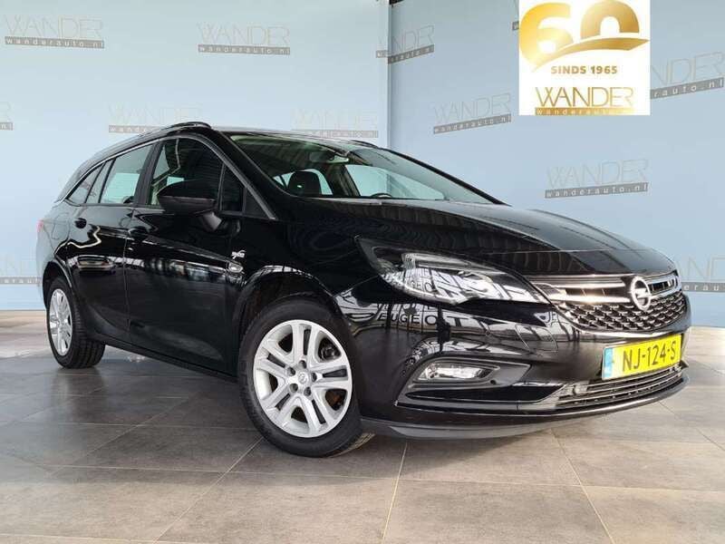 Zwart Gebruikt 2017 Opel Astra Stationwagen | € 8.950 (Eerlijke prijs) - Afbeelding 1/4