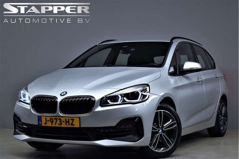 Grijs Gebruikt 2020 BMW 218 Active Tourer Sport Line MPV | € 21.495 (Eerlijke prijs) - Afbeelding 1/4