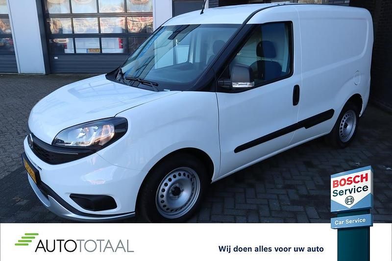 Occasion Fiat Doblò S 105 PK (77 kW) 2022 Wit MPV