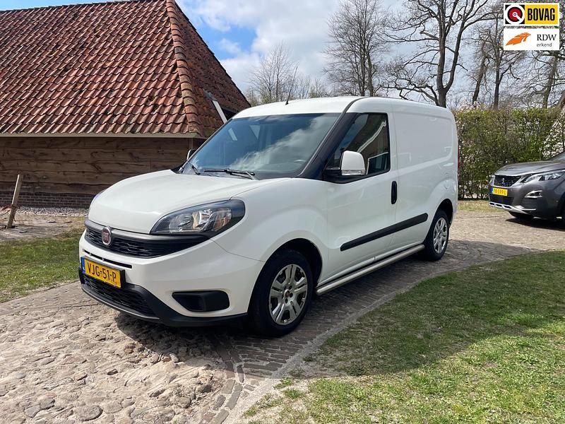 Wit Gebruikt 2021 Fiat Doblò MPV | € 7.950 (Goede deal) - Afbeelding 1/3