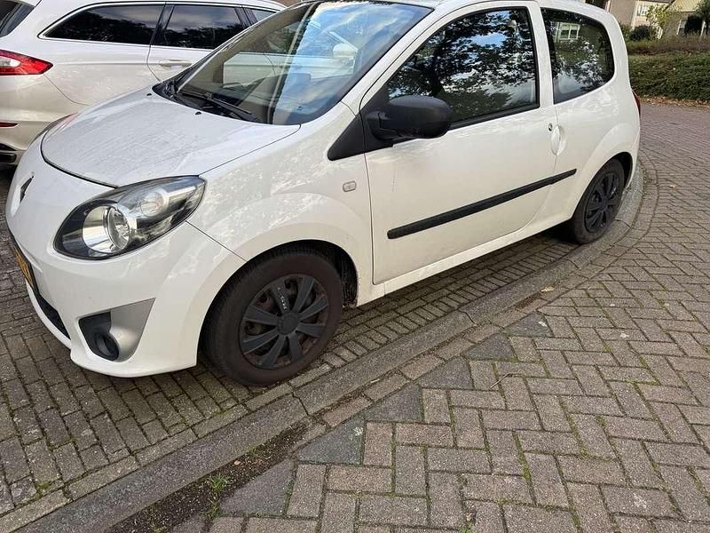 Wit Occasion 2011 Renault Twingo Authentique Hatchback | € 2.250 (Eerlijke prijs) - Afbeelding 1/4