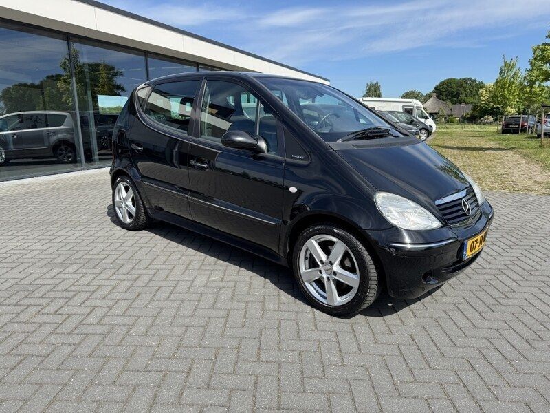 Zwart Gebruikt 2002 Mercedes A190 Elegance MPV | € 1.500 - Afbeelding 1/4