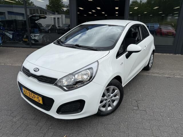 Wit Gebruikt 2012 Kia Rio Hatchback | € 7.999 (Eerlijke prijs) - Afbeelding 1/4