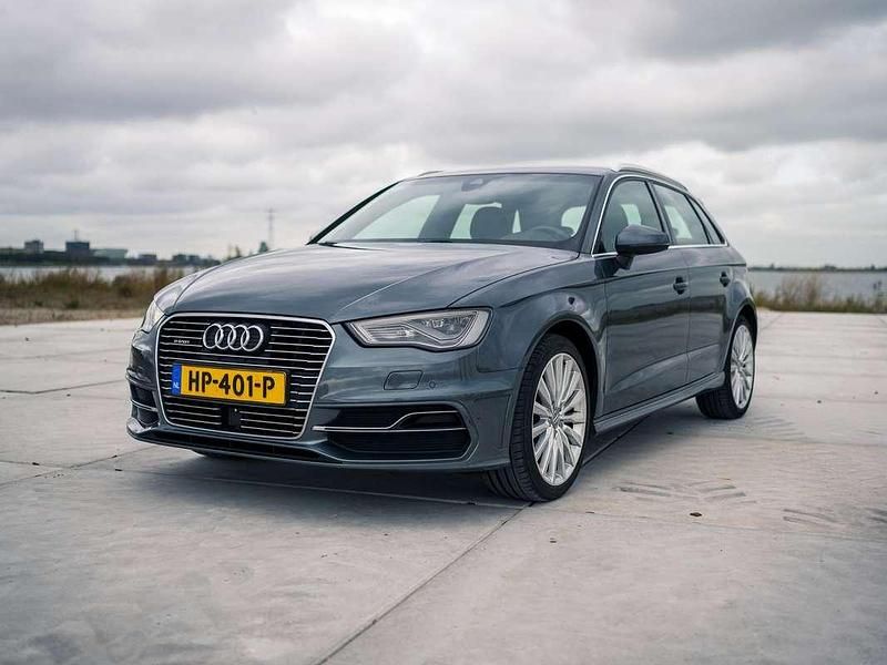 Grijs Gebruikt 2015 Audi A3 e-tron S-Line Hatchback | € 13.600 (Eerlijke prijs) - Afbeelding 1/4