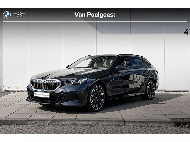 M carbonschwarz metallic (416) (zwart metallic) Gebruikt 2025 BMW i5 Comfort Edition Sedan | € 69.900 - Afbeelding 1/2