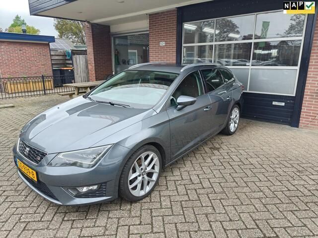 Grijs Gebruikt 2015 Seat Leon ST FR Stationwagen | € 9.995 (Eerlijke prijs) - Afbeelding 1/4