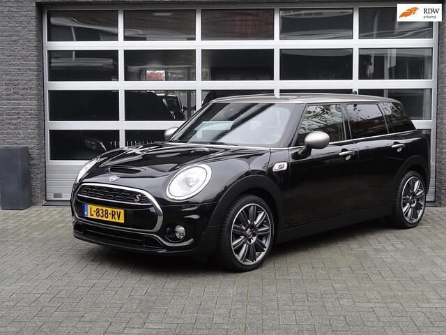Zwart (metallic) Gebruikt 2019 Mini Cooper Clubman Stationwagen | € 23.750 (Eerlijke prijs) - Afbeelding 1/4