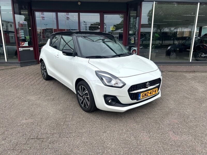 Wit Gebruikt 2022 Suzuki Swift Style Hatchback | € 19.999 (Eerlijke prijs) - Afbeelding 1/4